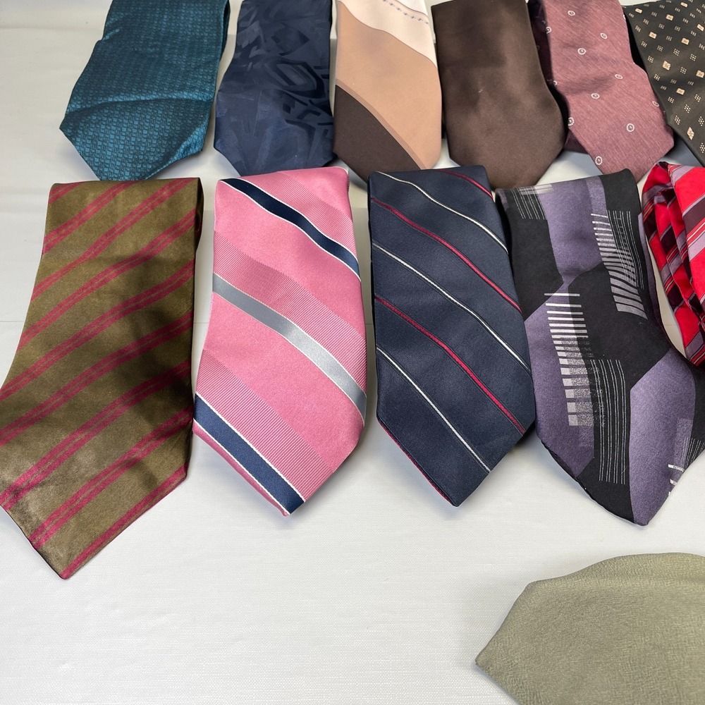 Lot of 18 Mens Neck Ties Mixed Patterns Colors Varied Lengths‎ Widths - Vintage - Picture 5 of 6